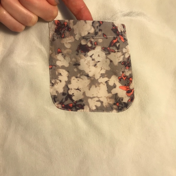 CLUB MONACO Cream/Floral Silk T-shirt Blouse XS - Picture 3 of 8